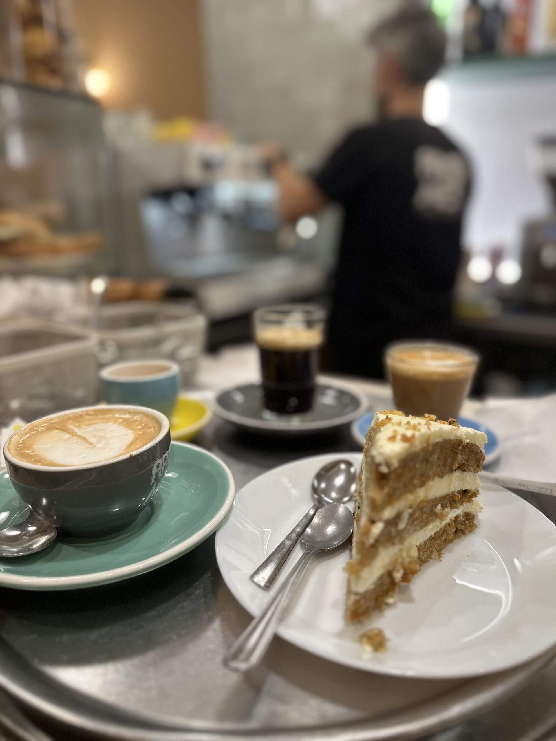 Bollería y mostrador en Aromes