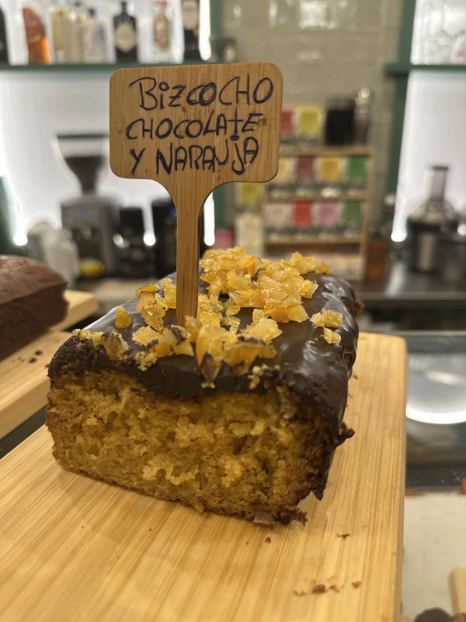 Bizcocho de chocolate y naranja casero
