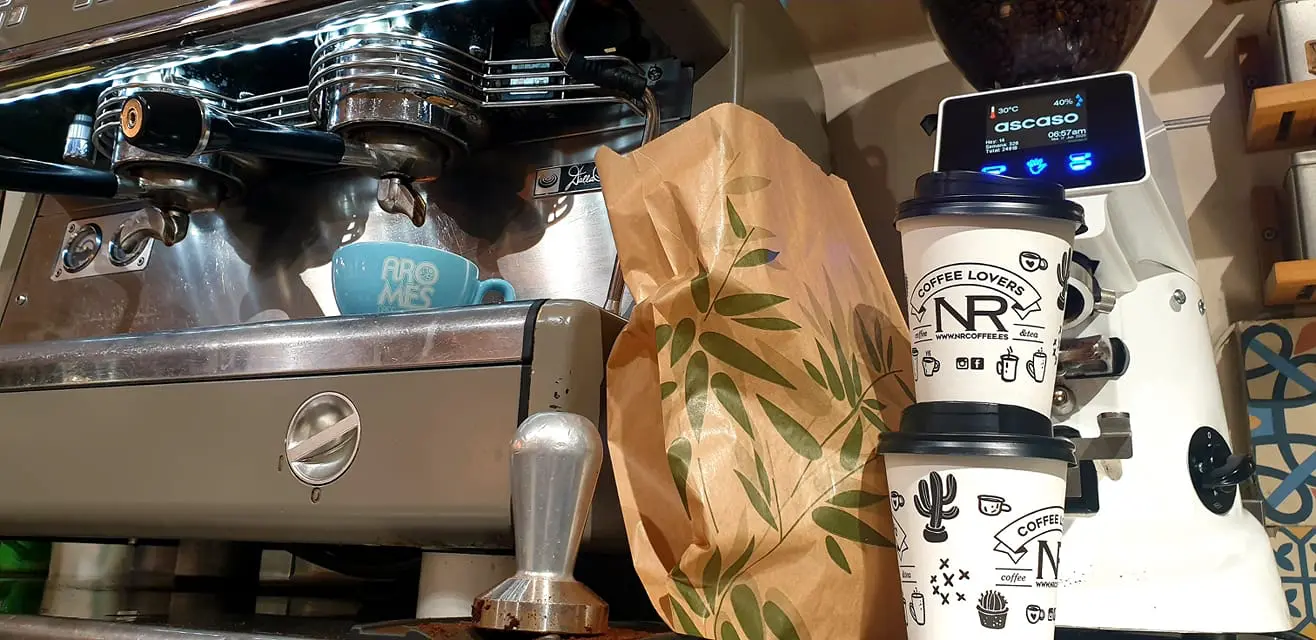 Café takeaway para llevar en Aromes Café Lounge Sant Andreu