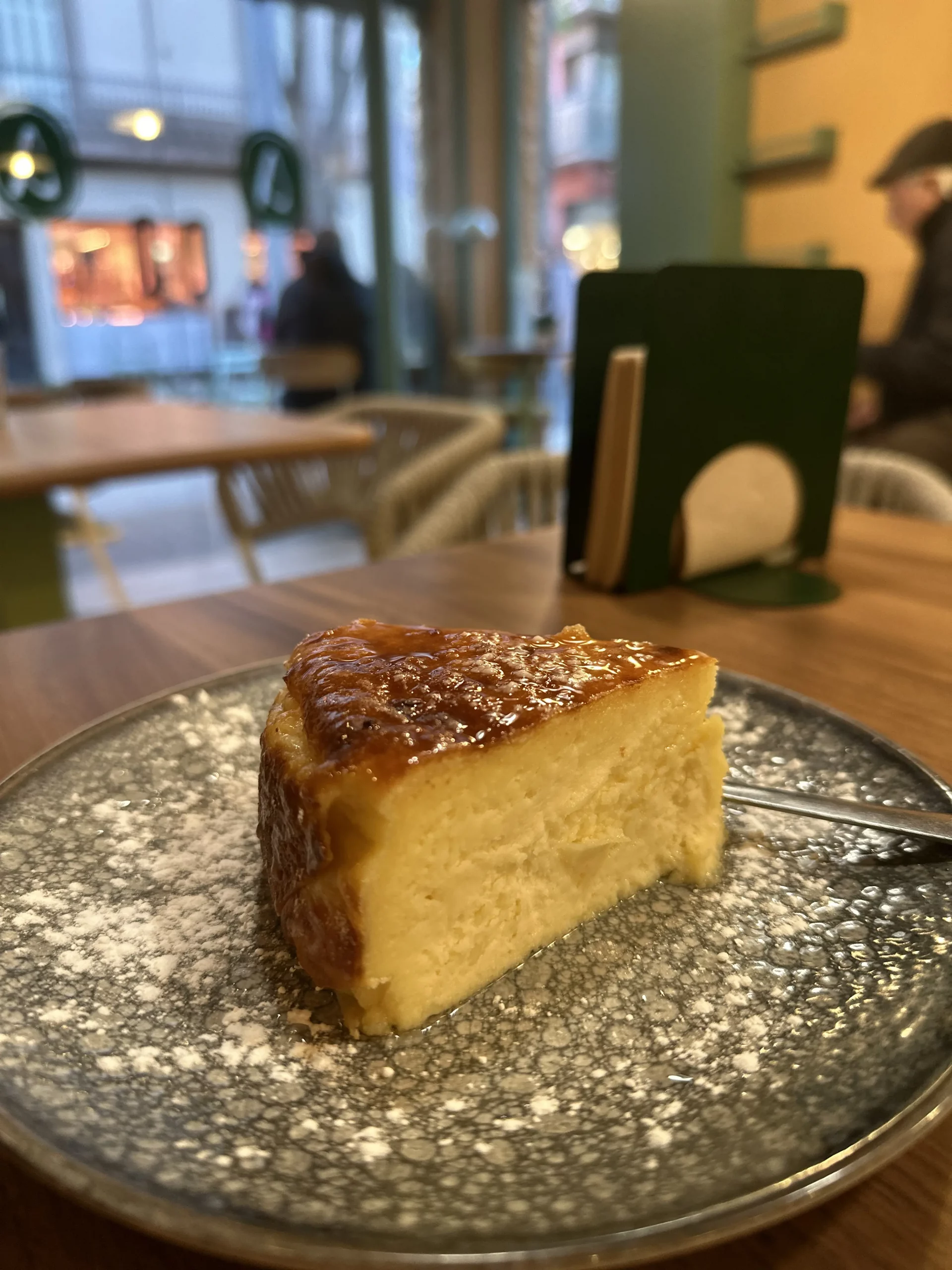 Cheesecake casera con fondo Aromes Café Lounge